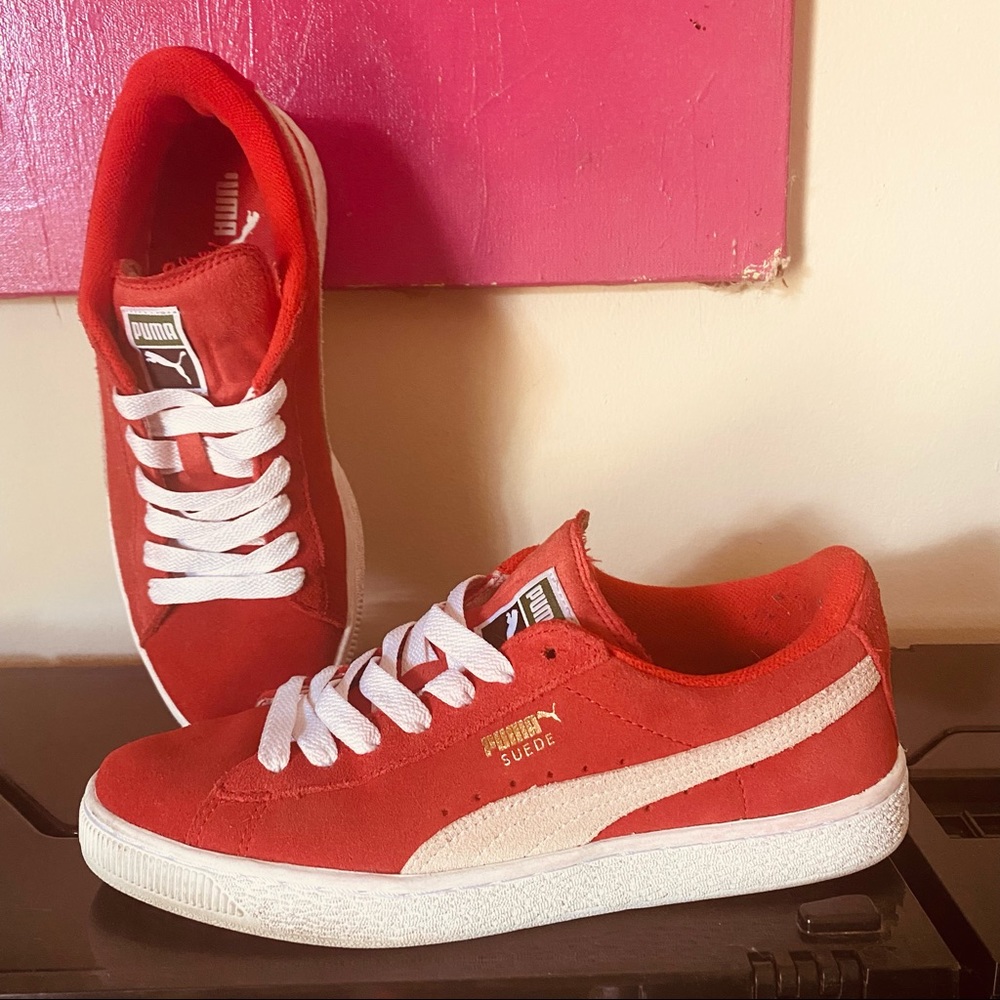 Red PUMAS mens 6 wmn 8